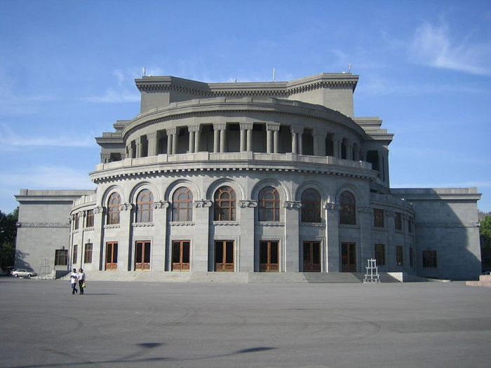 Yerevan_Opera_House (700x525, 265Kb)