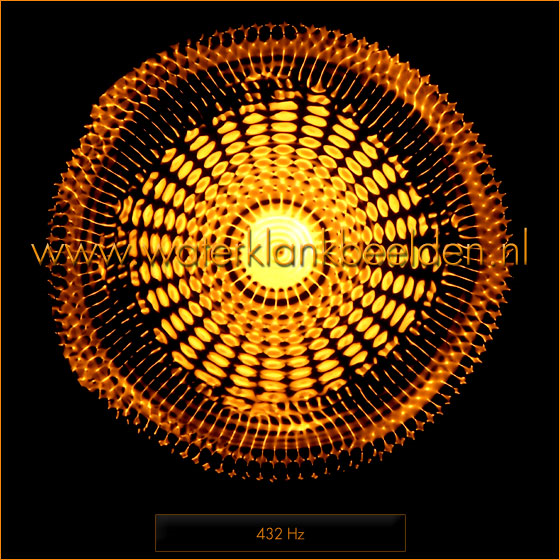 Слушать частоту 432 герца. Киматика 432 Гц. Частота 432 Герц. Фигуры Хладни 432 Гц. 440 432 Герц.