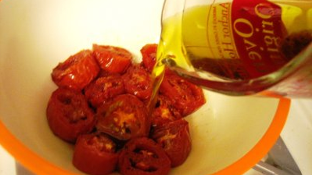 5951663_tomatoes (640x360, 260Kb)