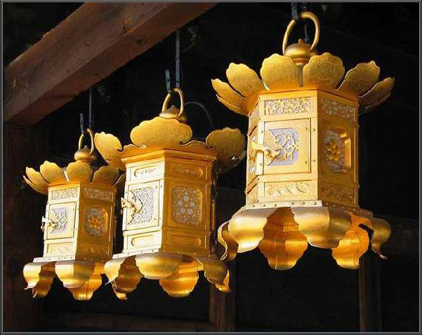 Golden lanterns at Kitano Shrine - Kyoto (601x478, 242Kb)