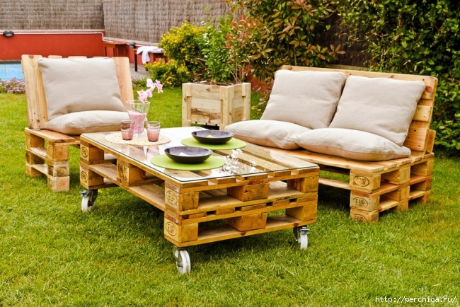 4979645_DIYgardenfurniturewoodenpalletschairscoffeetable (650x434, 317Kb)