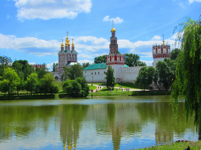 Монастырь у истока волги