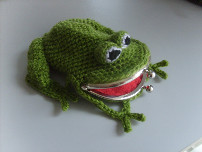 S.A.M. a dit...! création crochet grenouille verte porte-monnaie (2) (700x525, 305Kb)