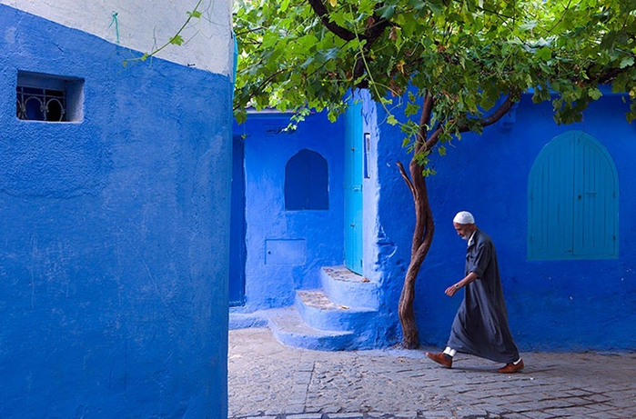 6370710-R3L8T8D-880-blue-streets-of-chefchaouen-morocco-2 (700x461, 418Kb)