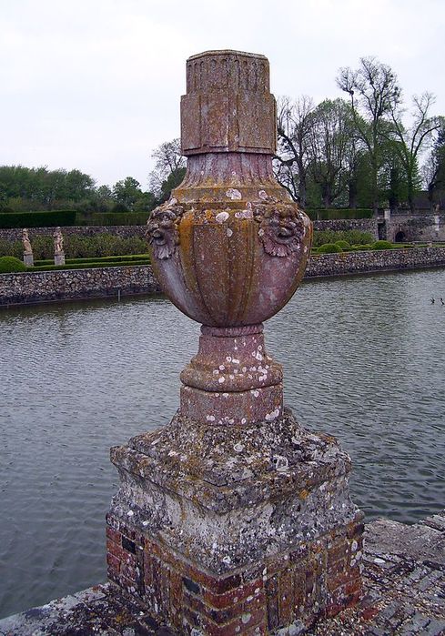 Chateau_de_Beaumesnil_statue (489x700, 102Kb)