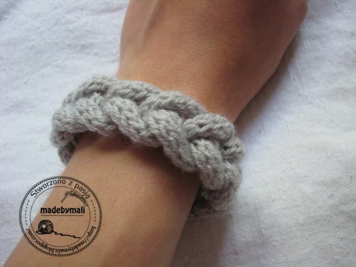 Косичка-браслет из вязанного шнурка