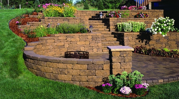 mosaic-garden-design-with-landscape-bricks-ideas-915x509 (700x389, 288Kb)