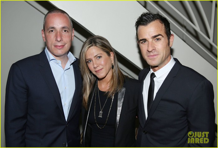 justin-theroux-celebrates-details-mag-cover-at-private-dinner-with-jennifer-aniston-05 (700x477, 67Kb)