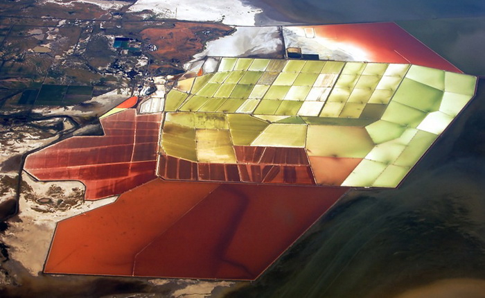 4-cargill-salt-ponds (700x430, 280Kb)