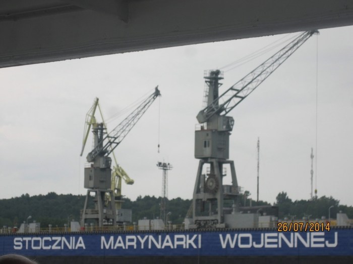 Гдыня - порт 6 - док для военных кораблей (700x525, 170Kb)
