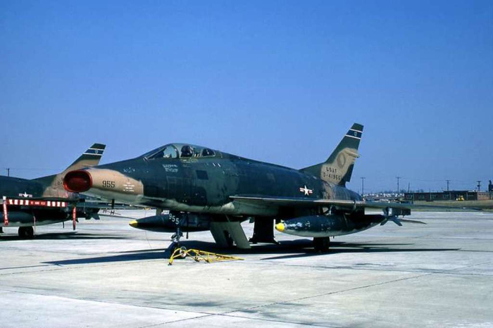 1955NorthAmericanF-100CSuperSabre (700x466, 204Kb)