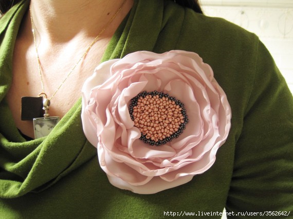 fabric_flower_brooch_1 (570x427, 129Kb)