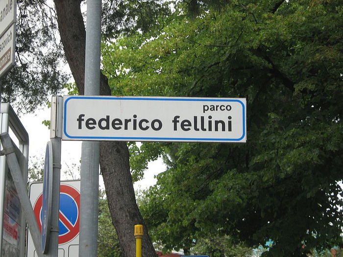 3233534_800pxFederico_Fellini_parco_Rimini_2_ (700x525, 103Kb)