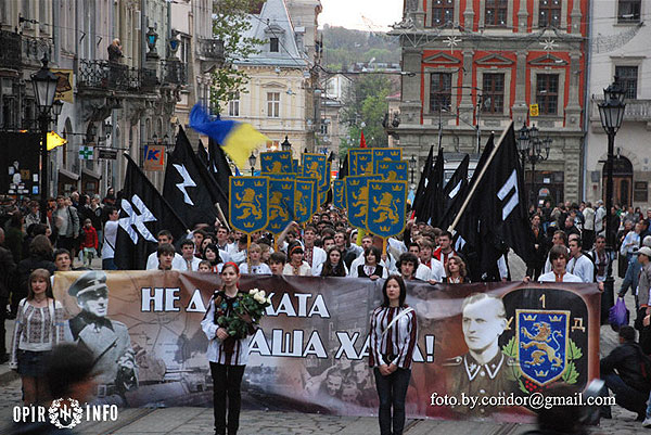 парад  пам’яті воїнів дивізії ,,Галичина,, у Львові (600x401, 292Kb)