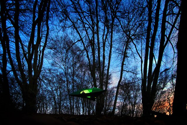 suspended-treehouse-tent-tentsile-alex-shirley-smith-12 (640x427, 393Kb)