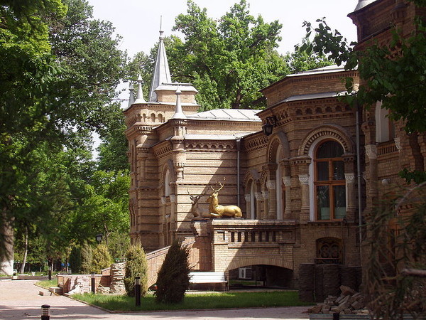 800px-Prince_Romanov_Palace_in_Tashkent (600x450, 127Kb)