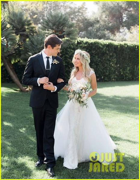 ashley-tisdale-wedding-photo (465x597, 88Kb)