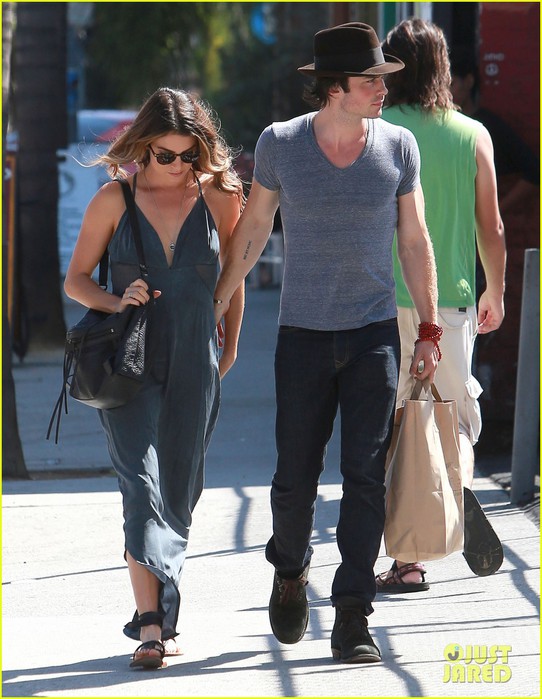 nikki-reed-ian-somerhalder-hold-hands-hot-day-02 (542x700, 99Kb)