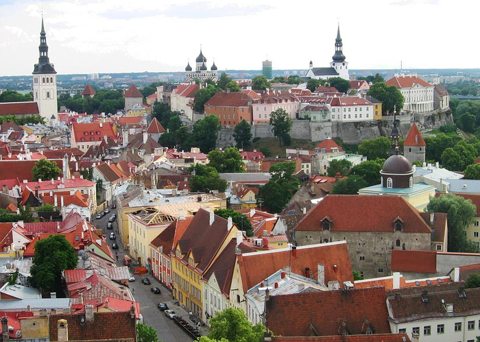 Tallinn-old-town (700x499, 418Kb)