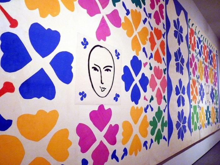 Матисс салон красоты. Matisse Cutouts. Анри Матисс большая композиция с масками. Анри Матисс коллажи большое панно с масками. Матисс аппликации.