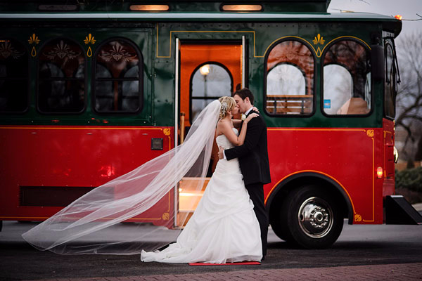 green-and-red-Christmas-wedding-bus-ideas (600x400, 186Kb)