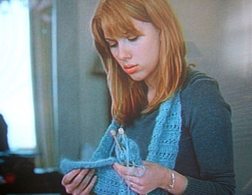 Scarlett-Johansson-Knitting (355x274, 127Kb)