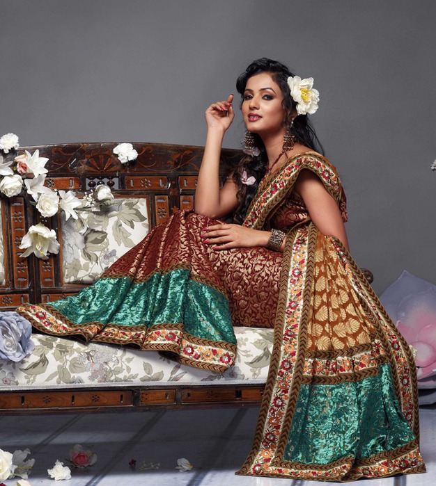 Какое оно, индийское сари, и как правильно его носить? | Мир вокруг нас | manikyrsha.ru