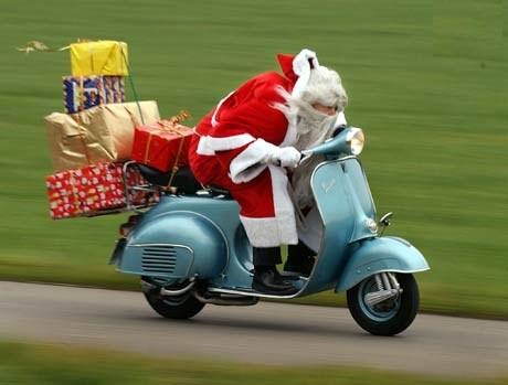 1293798482_babbo_natale_vespa (460x349, 22 Kb)