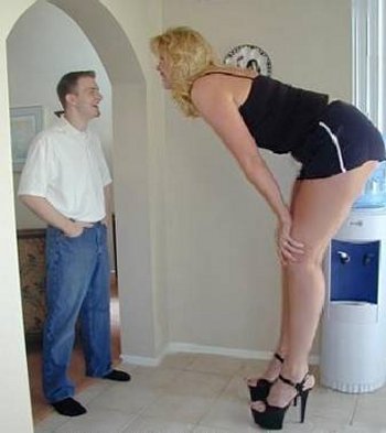 worlds-tallest-woman-1 (350x393, 21 Kb)