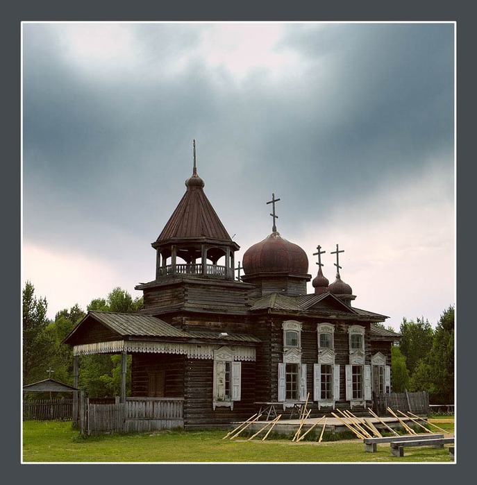 Церковь в деревне фото