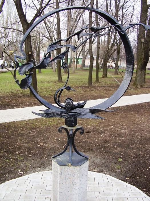 Парк кованых фигур в Донецке - сакральные символы, украшающие улицы города