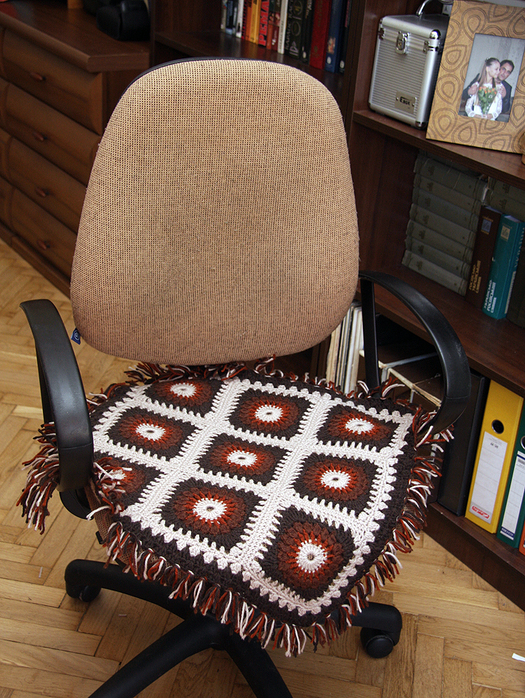 Меховые коврики на стулья