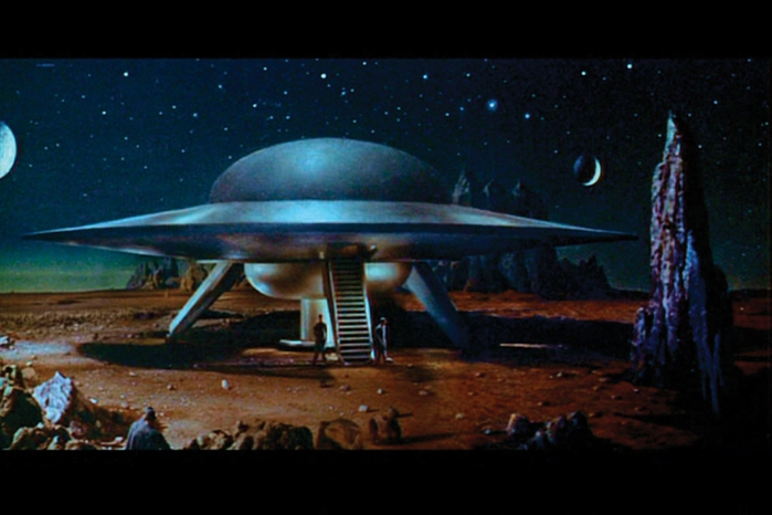united-planets-cruiser-c-57d-flying-saucer-filming-miniature (700x466, 187Kb)