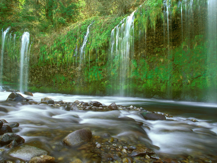 Mossbrae Falls, Dunsmuir, California - 1600x1200 (700x525, 180Kb)
