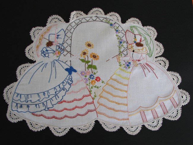 vintage-embroidered-crinoline-lady-doily-lot-x-4_390291740377 (650x489, 71Kb)