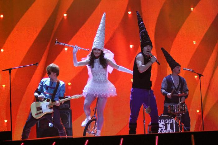 esc 2011 moldova zdob si zdub eurovision.tv (700x466, 46Kb)