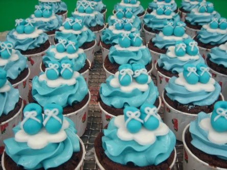 brownie cupcakes with baby booties 2 (444x333, 43Kb)