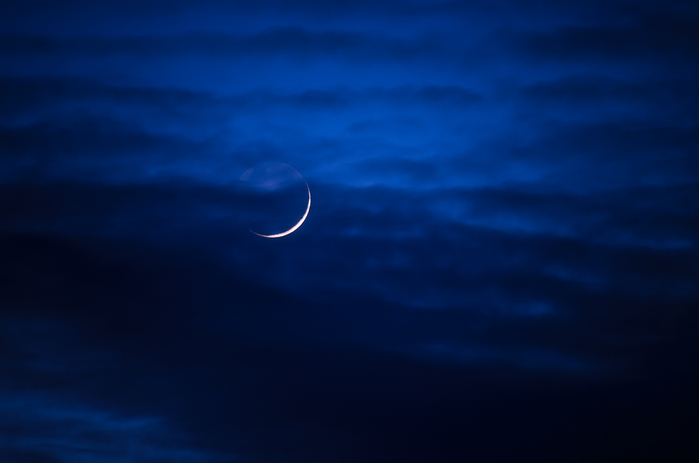 crescent_moon_by_nitrok-d3dd7go (700x463, 108Kb)