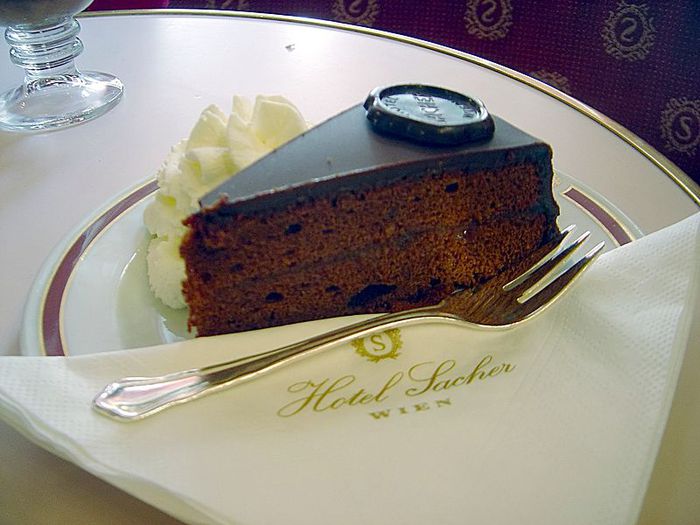 800px-Sachertorte_DSC03027 (700x525, 57Kb)