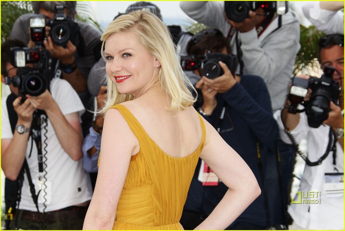 kirsten-dunst-melancholia-photo-call-cannes-03 (700x468, 80Kb)