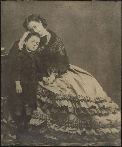 496px-Eugenie_and_her_son (496x599, 44Kb)