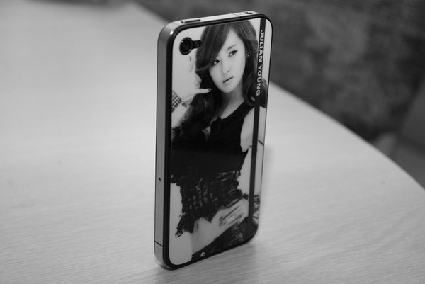 snsd_yuri_iphone_4_skin_by_fle-scaled-10001[2] (600x401, 30Kb)