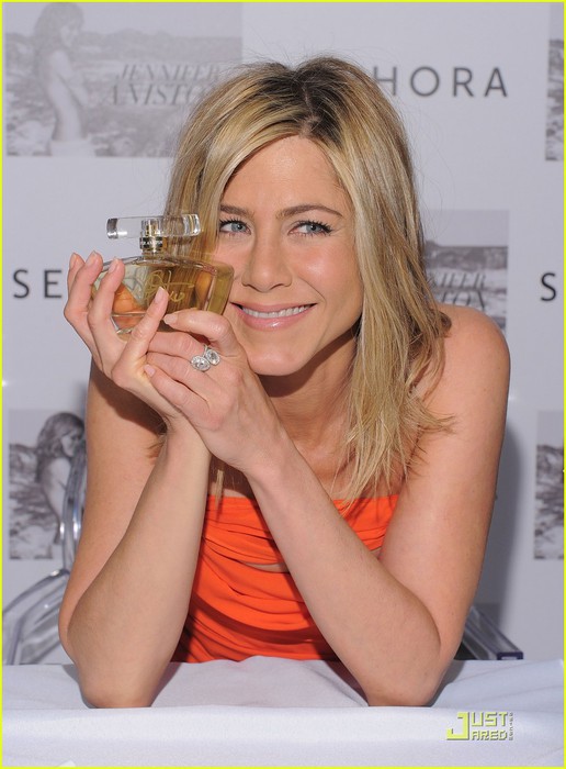 jennifer-aniston-sephora-fragrance-launch-05 (516x700, 78Kb)