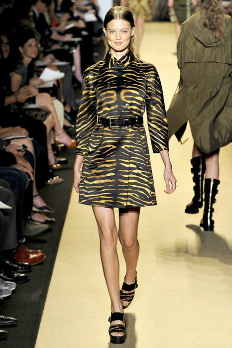 1327518454_collection_spring_summer_2012_in_the_african_style_luxury_of_michael_kors_15 (466x700, 373Kb)