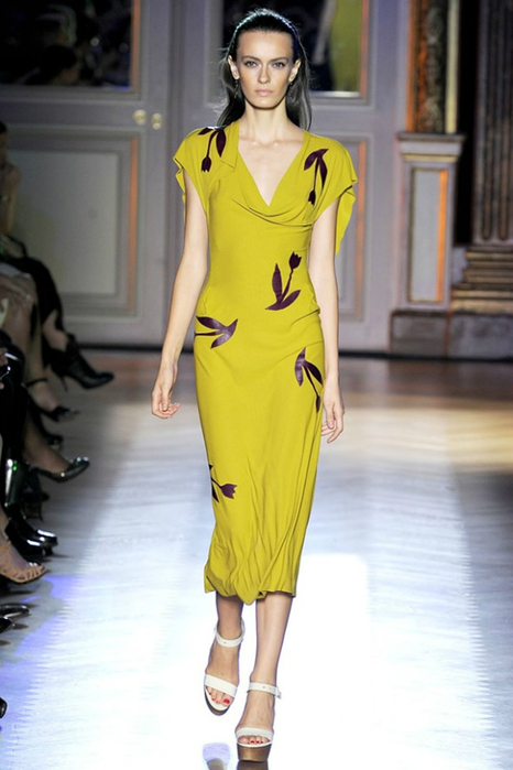 1326961982_beauty_in_simplicity_spring_summer_2012_by_roland_mouret_26 (466x700, 281Kb)