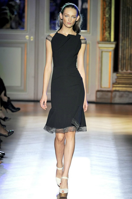 1326962049_beauty_in_simplicity_spring_summer_2012_by_roland_mouret_33 (466x700, 267Kb)