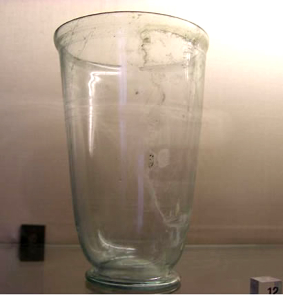 Стеклянная ваза из Помпей