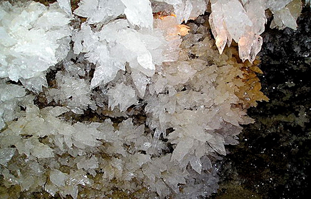 3869930_04optimisticcavepohodushki_org (640x410, 250Kb)