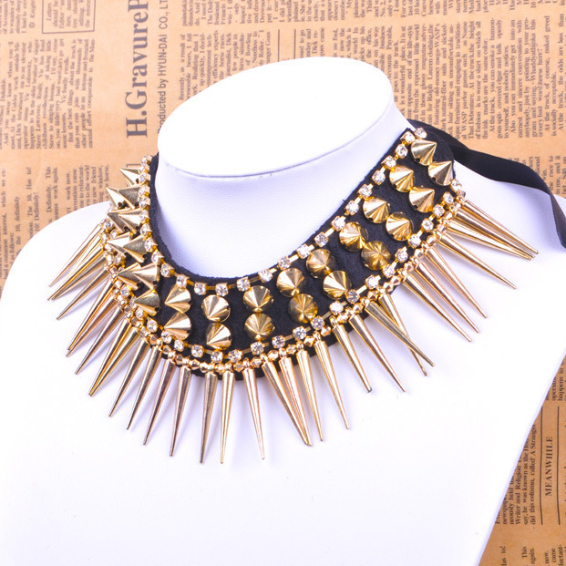 4584558_WomenFashionCollarNecklaceVintageAccessoriesRhinestoneRivetChokerNecklace2014CharmChunkyAmuletBrandJewelry (621x621, 172Kb)