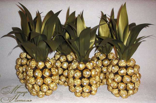 136004341_1_644x461_ananas-iz-konfet-ferrero-roshe-harkov (644x425, 262Kb)